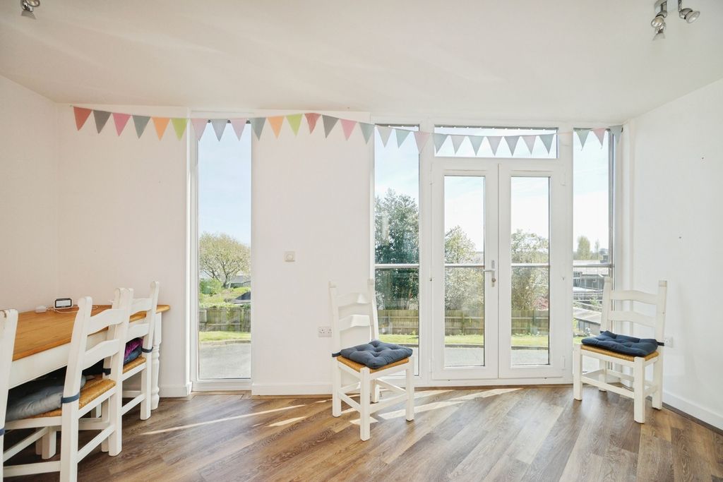 Property photo 3 of 20 Pbox-Img.Jpg
