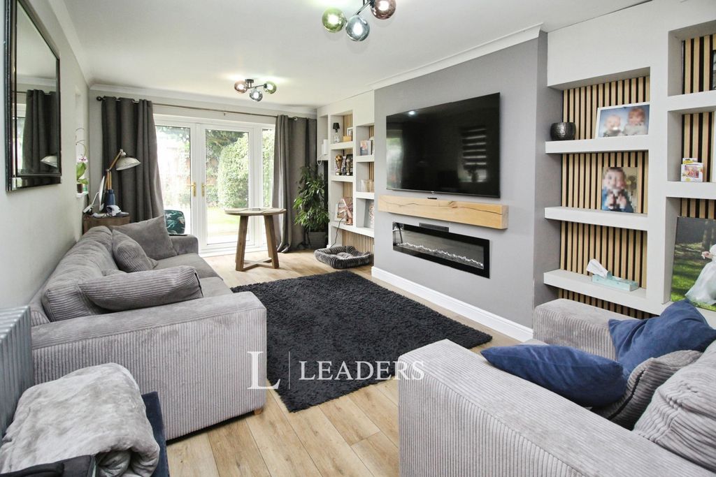 Property photo 3 of 10 Pbox-Img.Jpg
