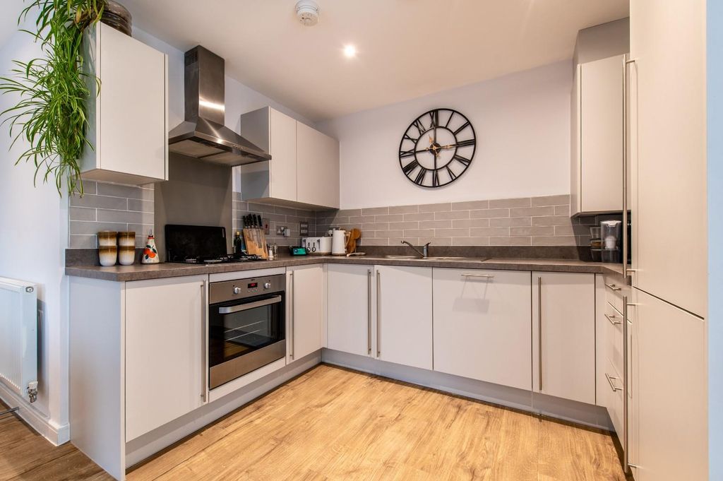 Property photo 2 of 16 Kitchen