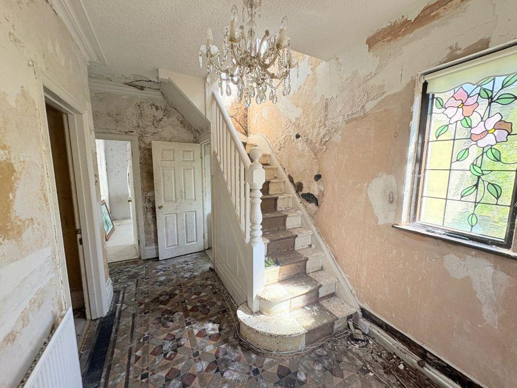 Property photo 2 of 18 2682725_Web_Medium.Jpg