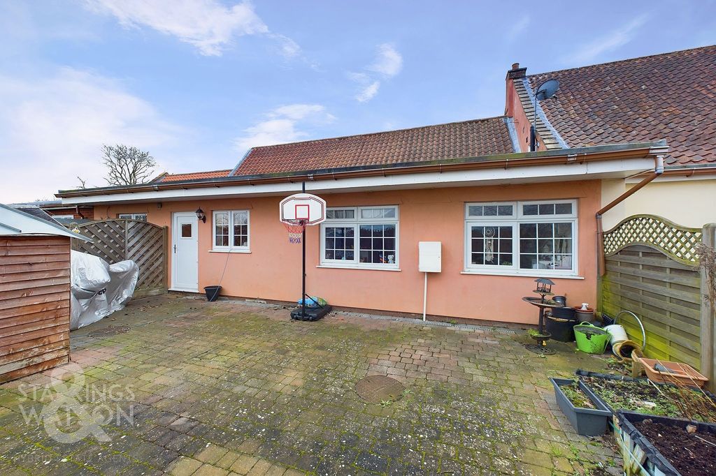 Property photo 2 of 23