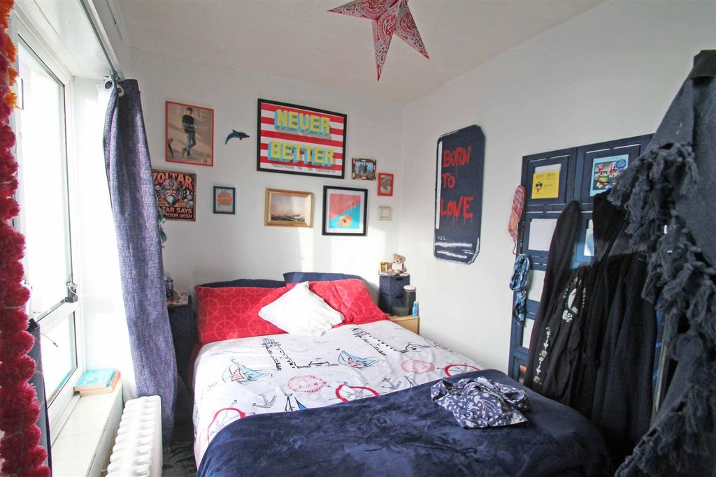 Property photo 3 of 8 Studio Room