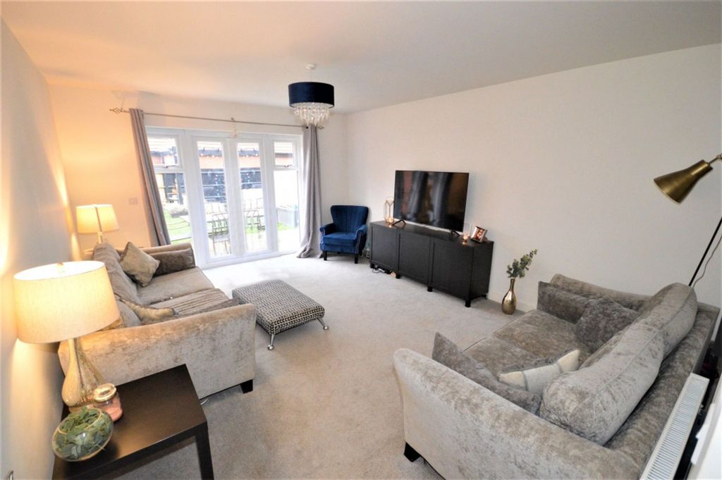 Property photo 3 of 16 Sitting Room