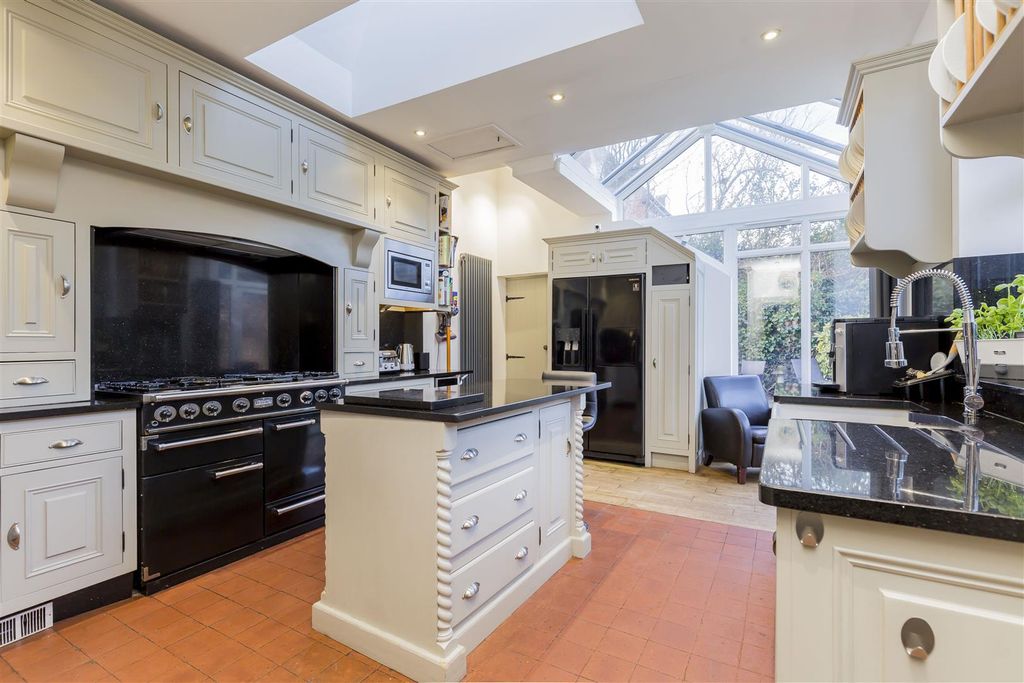 Property photo 2 of 48 Breakfast Kitchen