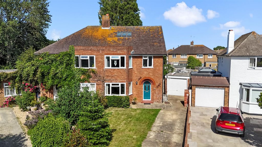 Property photo 1 of 28 20 Nutley Close-001.Jpg