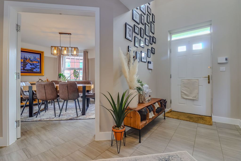 Property photo 3 of 27