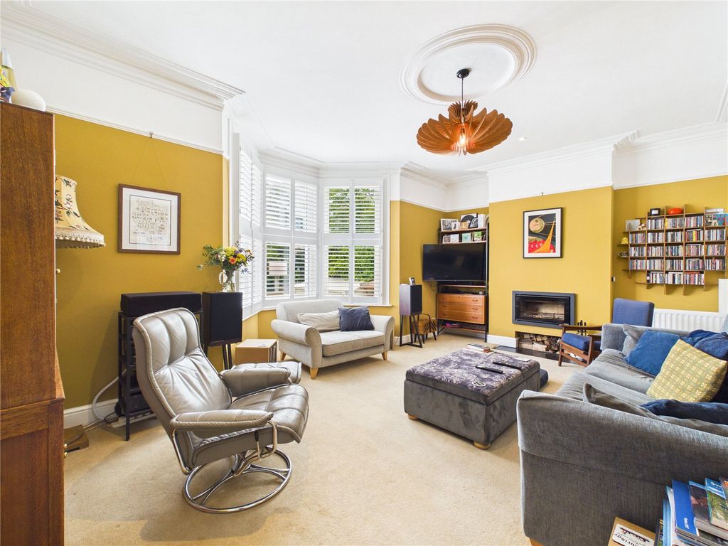 Property photo 3 of 29 Picture No. 27