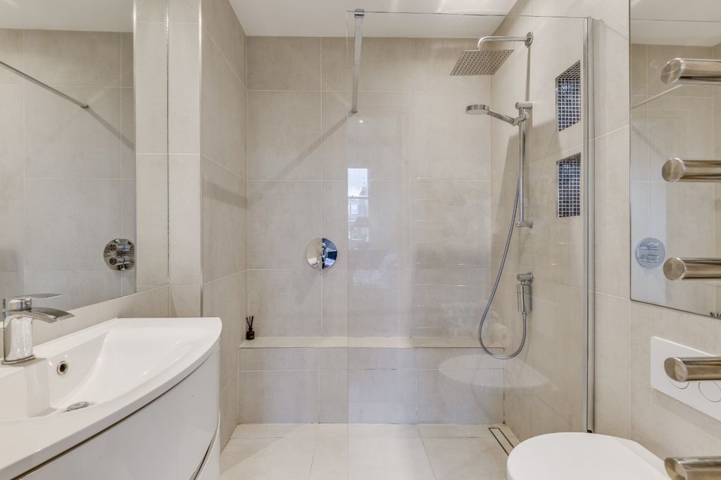 Property photo 3 of 6 Picture No. 24