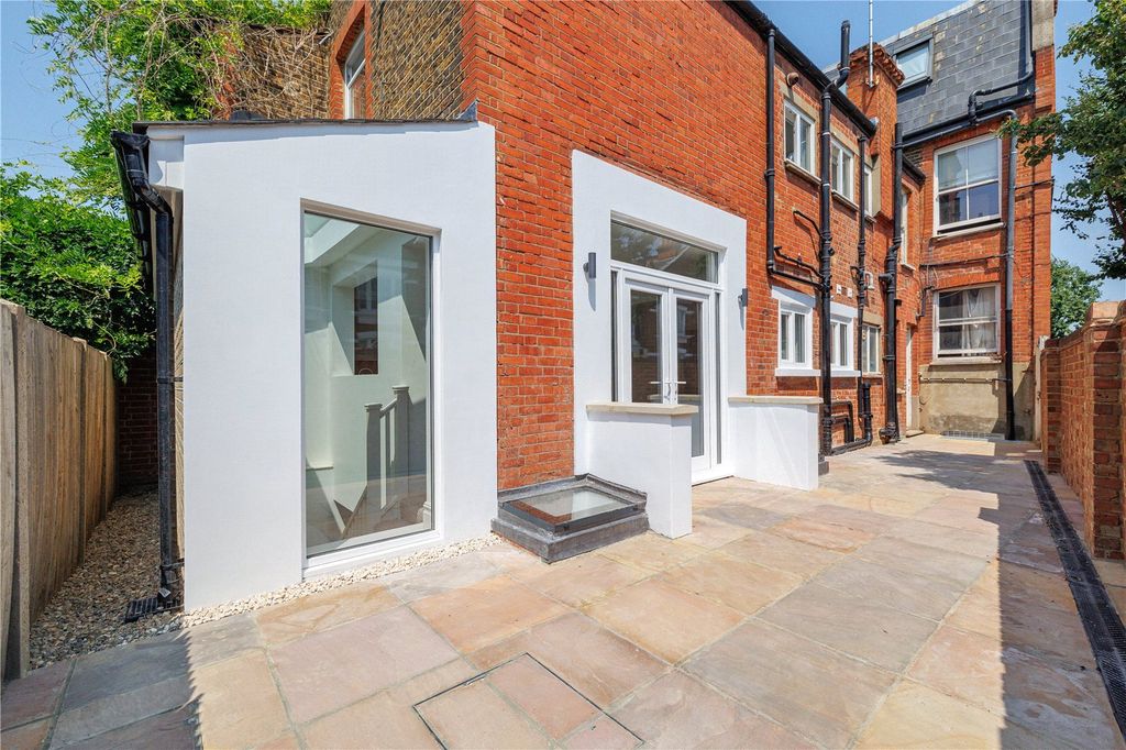 Property photo 2 of 11