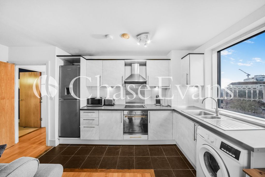 Property photo 2 of 10 Kitchen