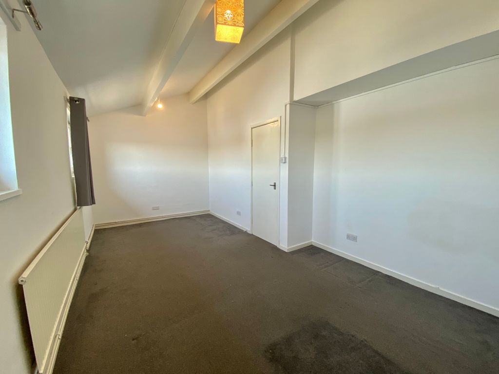 Property photo 3 of 8 Bedroom 1
