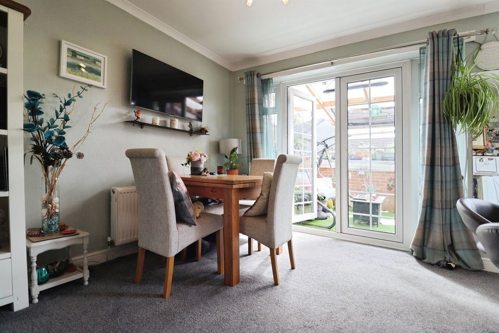 Property photo 3 of 17