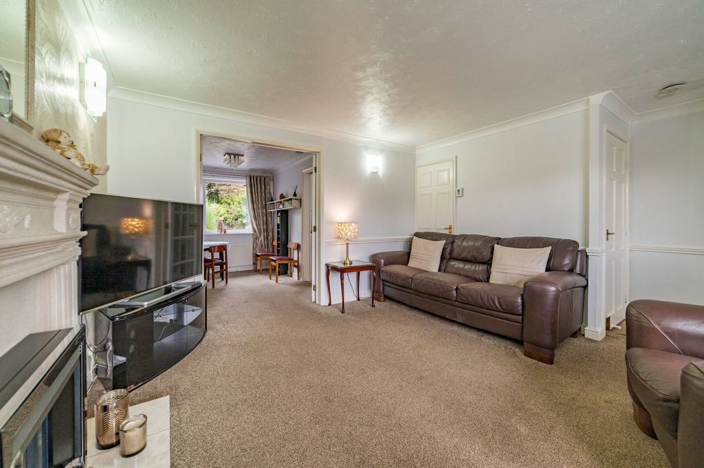 Property photo 3 of 28