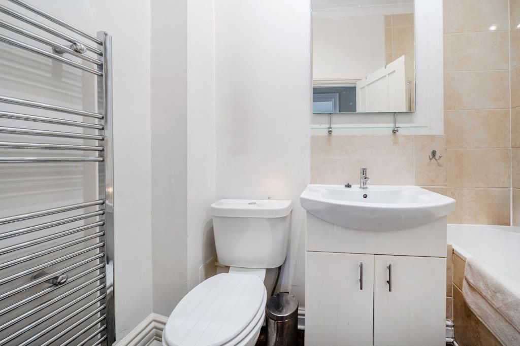 Property photo 3 of 18 Bathroom