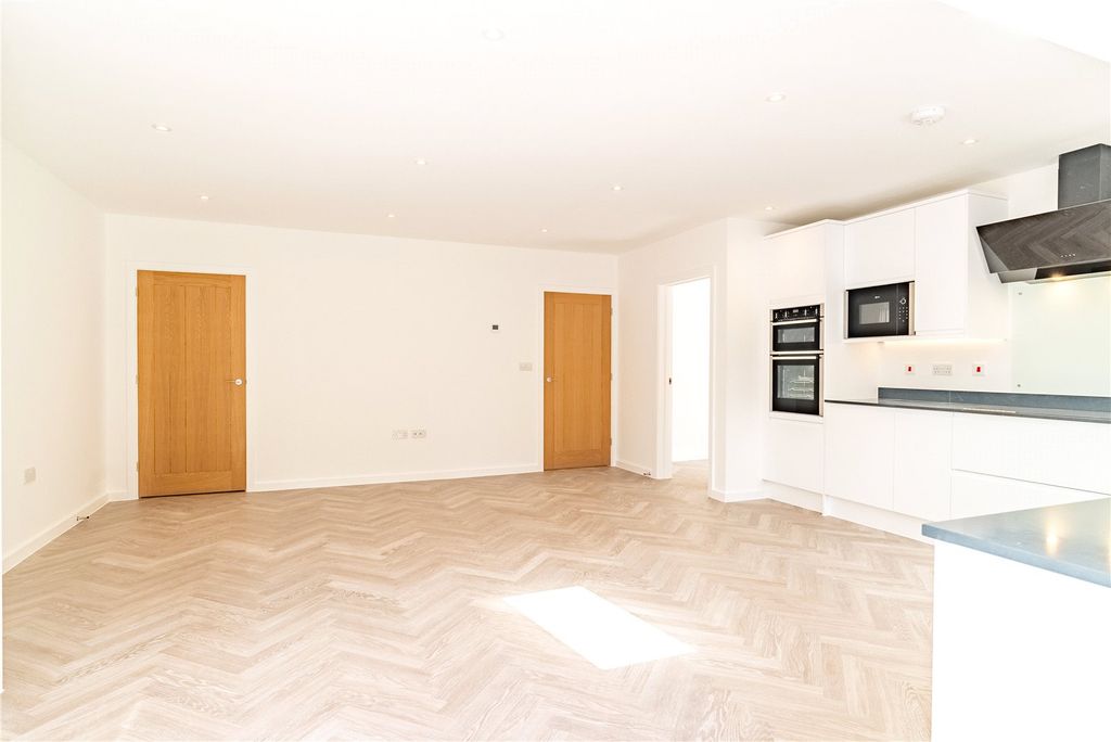 Property photo 2 of 17 Picture No. 13