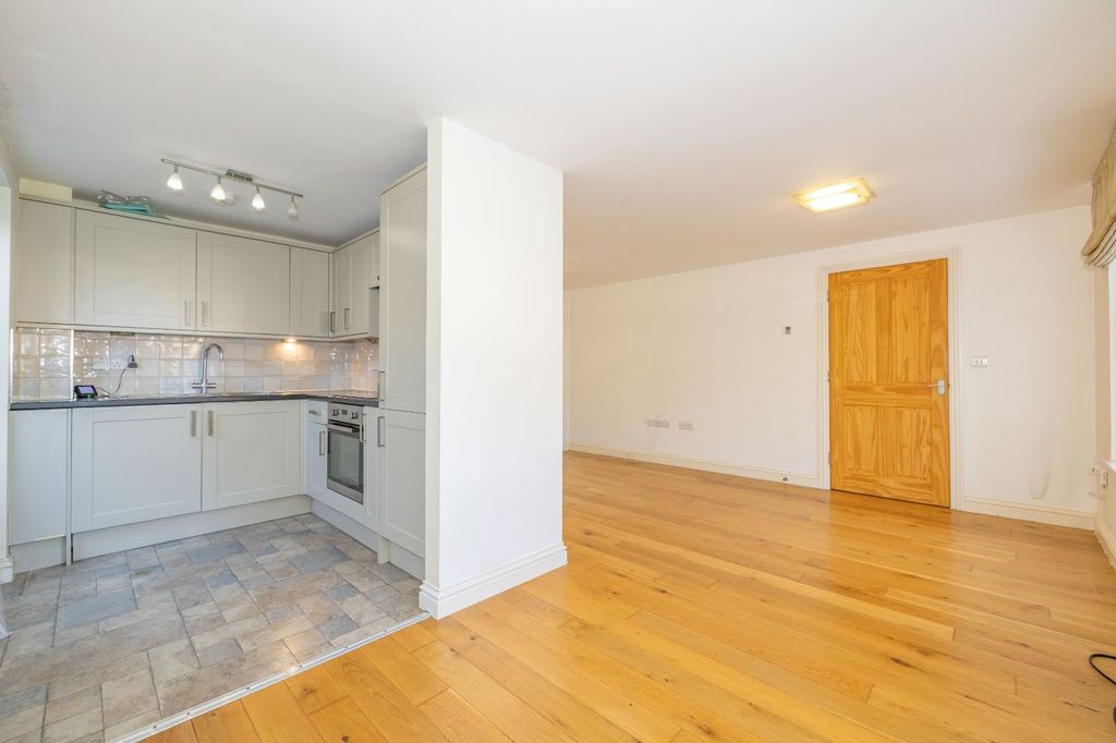 Property photo 3 of 8 Picture 3