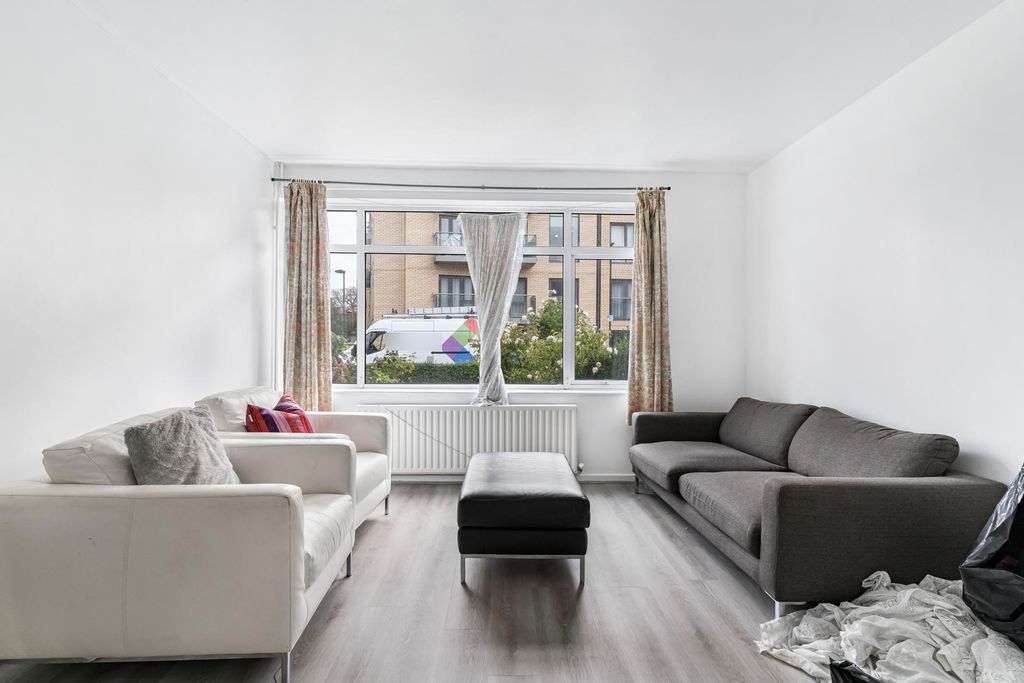 Property photo 3 of 18 Photo 2