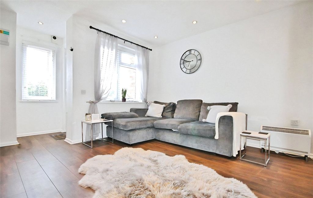 Property photo 2 of 8 Reception