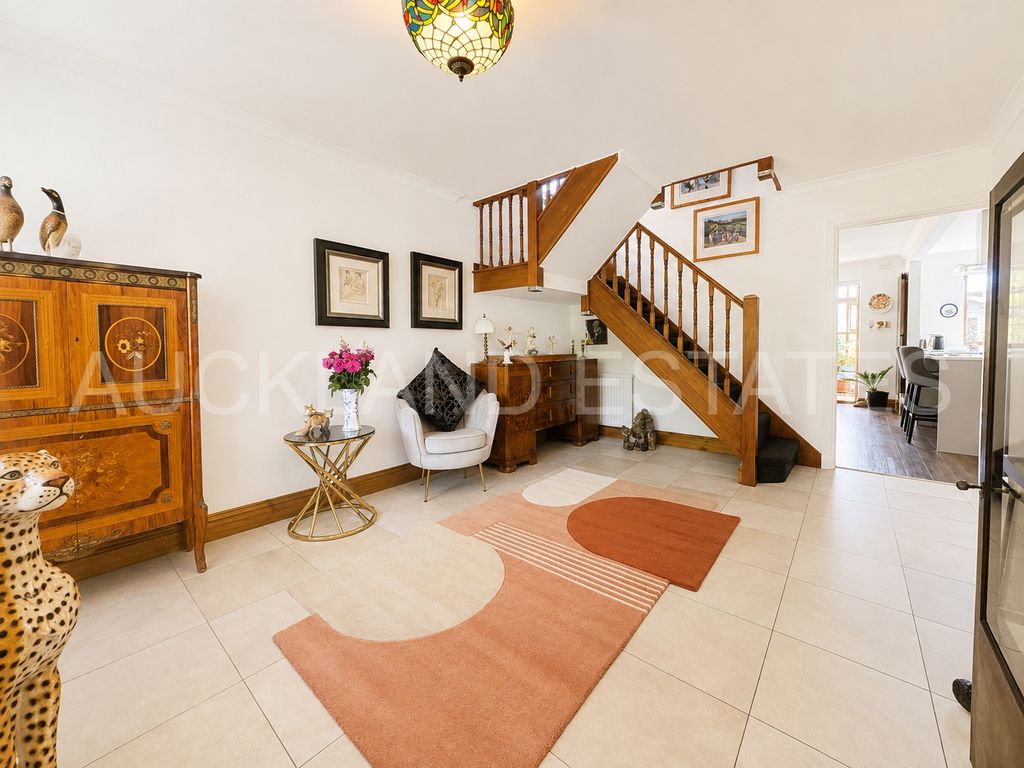 Property photo 3 of 24 7D80Bdd3-18C3-44B4-9064-Fc58476E7763