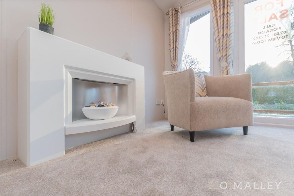 Property photo 2 of 18 Aldersfield 7