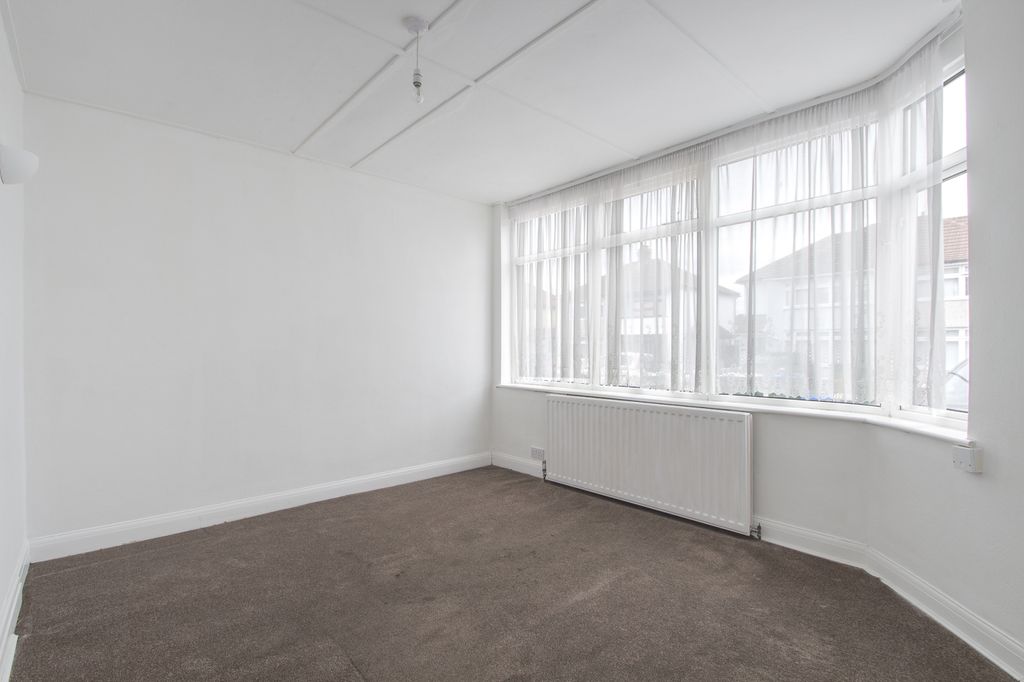 Property photo 1 of 7 Monmouth Close, Welling