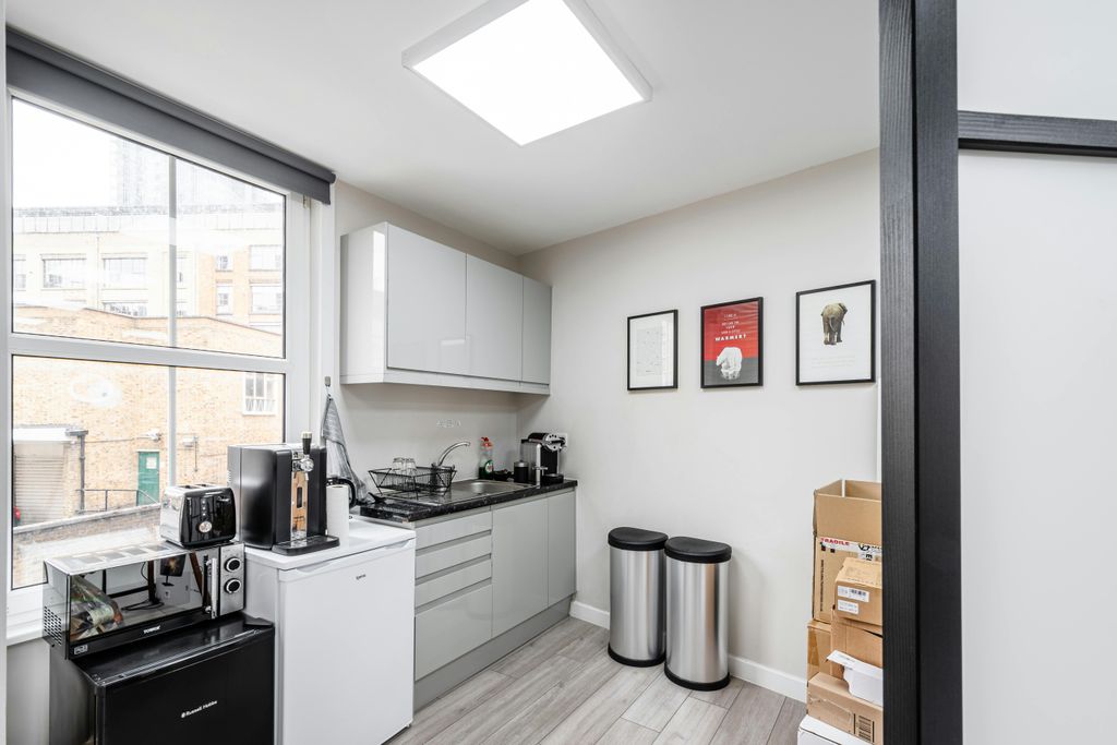 Property photo 3 of 17 City Rd 213 12F  3.Jpg