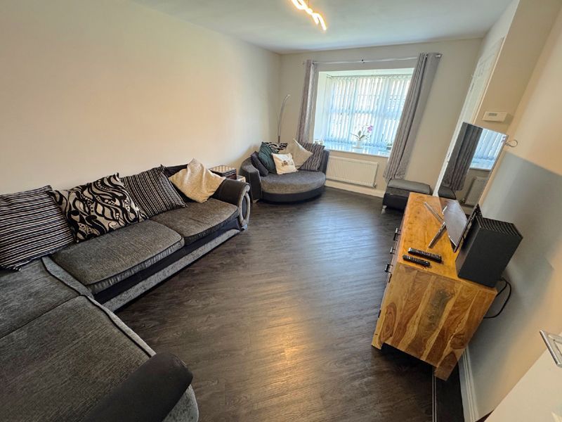 Property photo 3 of 32 Lounge