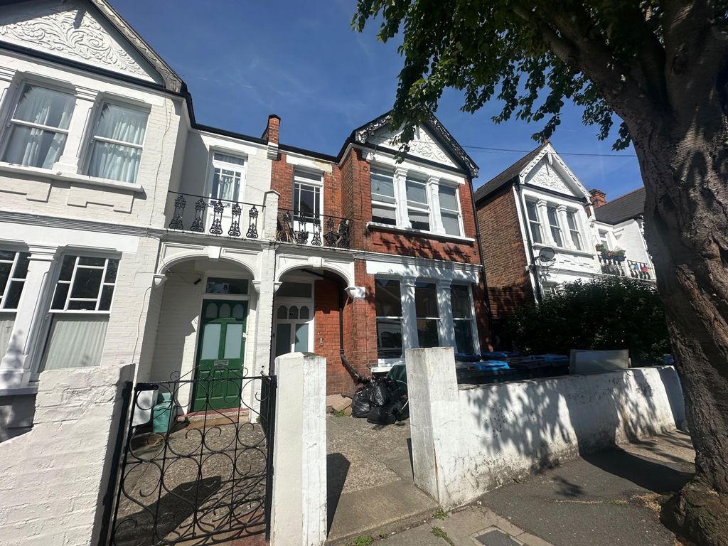 Property photo 1 of 9 3 Bed Flat To Rent Harlesden Gardens, London Nw10