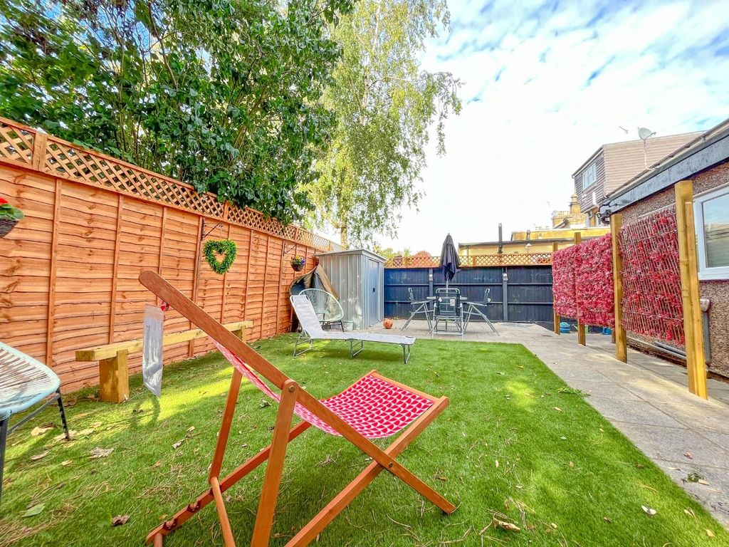 Property photo 2 of 13 Garden