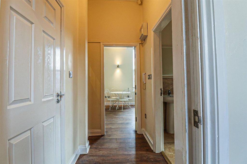 Property photo 2 of 17 4551181