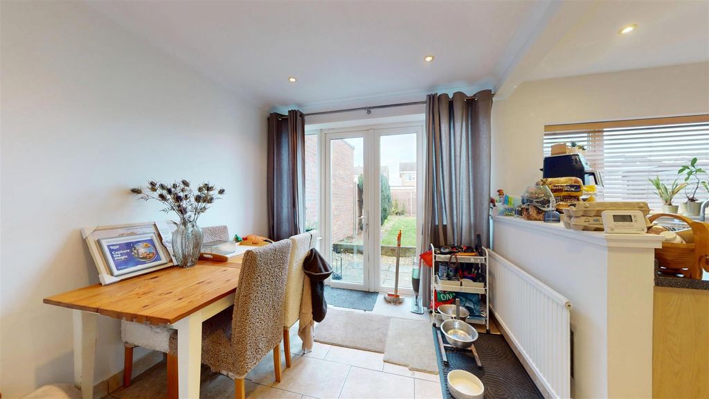 Property photo 3 of 10 Dining Room