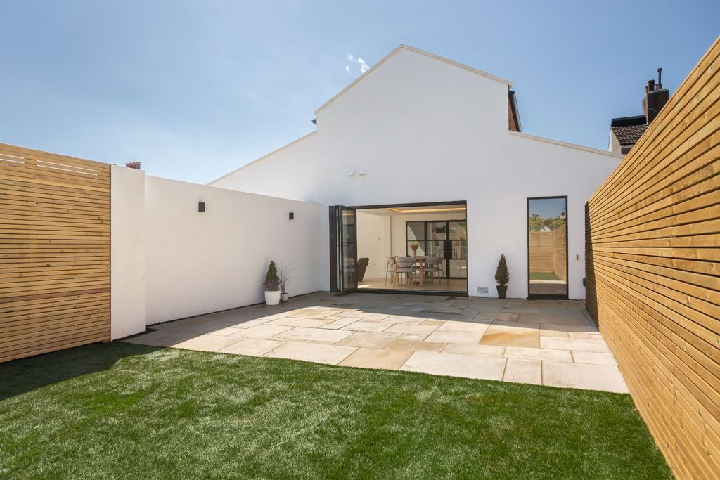 Property photo 2 of 35 4312371