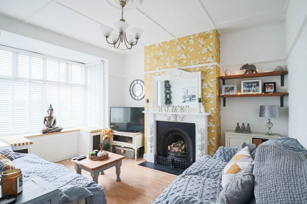 Property photo 2 of 18