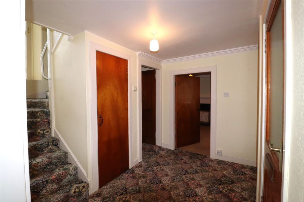Property photo 3 of 29 Ent Hall.Jpg