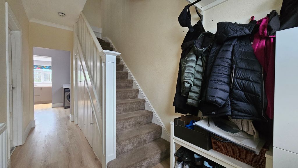 Property photo 2 of 15 Entrance Hall