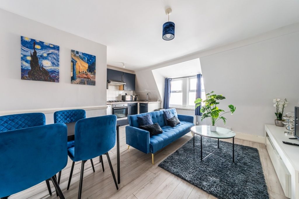Property photo 1 of 10 4