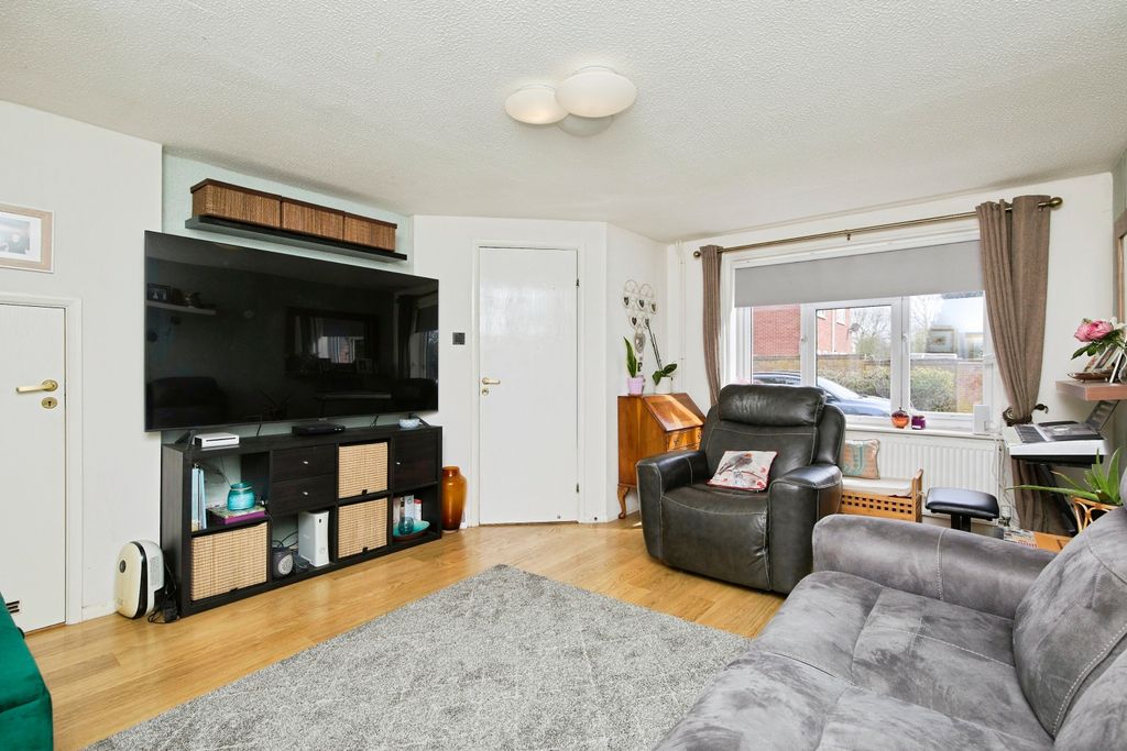 Property photo 3 of 16