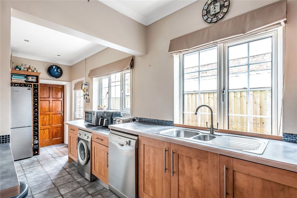 Property photo 3 of 14 Kitchen