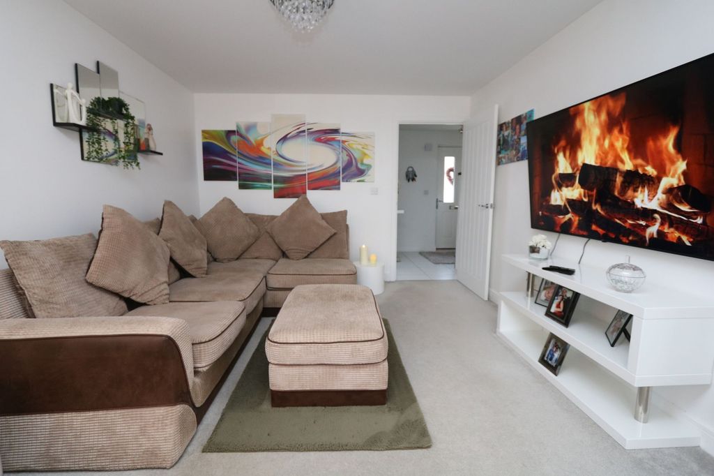 Property photo 3 of 27