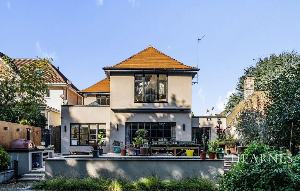 Property photo 1 of 25