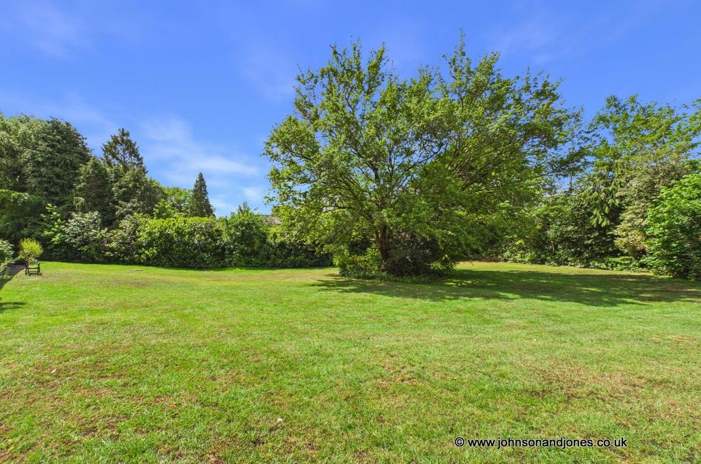 Property photo 2 of 12 2 Garden.Jpg