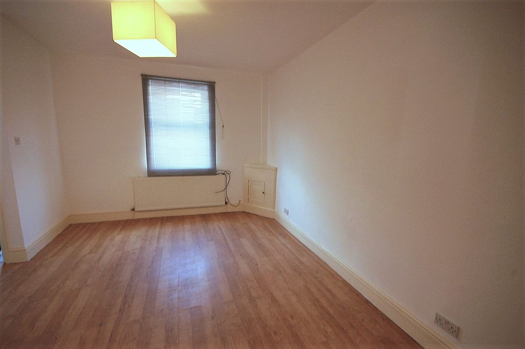 1 bed flat for saleMoorgate Street, Blackburn BB2 photo 5