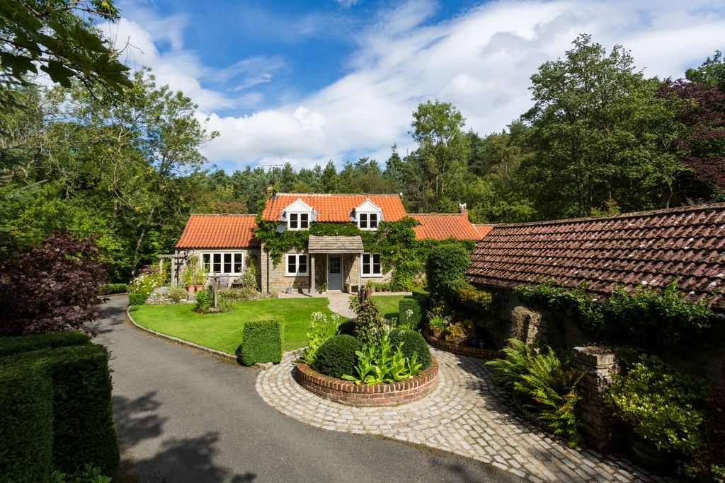 Property photo 1 of 31 Front Exterior