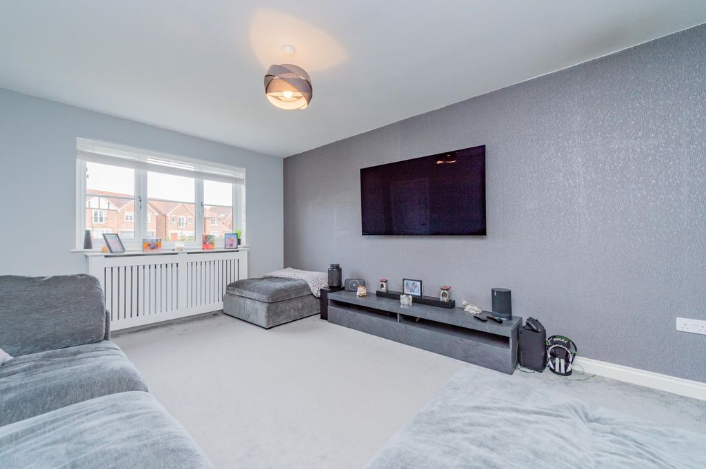 Property photo 3 of 27 9 Riddles Ave (40 Of 57)