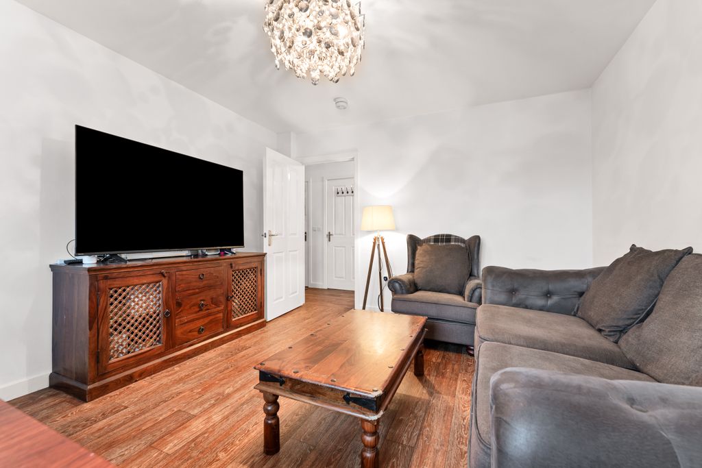 Property photo 2 of 11 Living Room