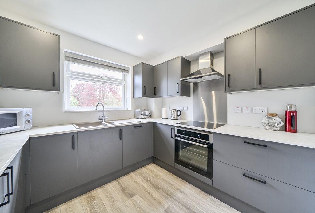 Property photo 1 of 14 1448049-14-69E656...