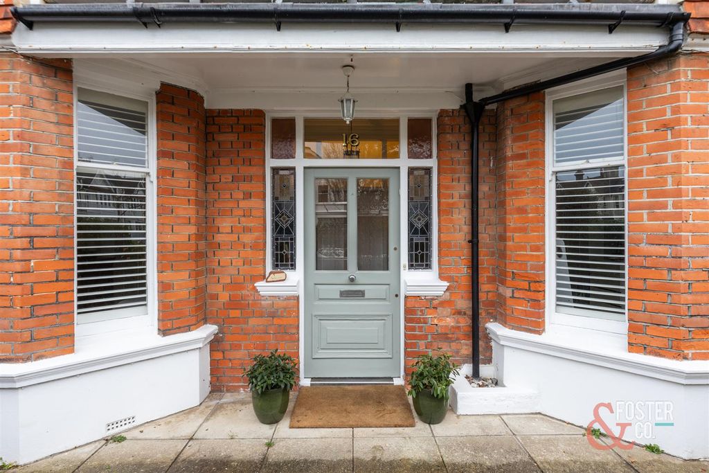 Property photo 3 of 32 Carlisle Road, 16-040.Jpg