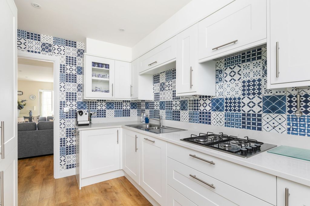 Property photo 3 of 12