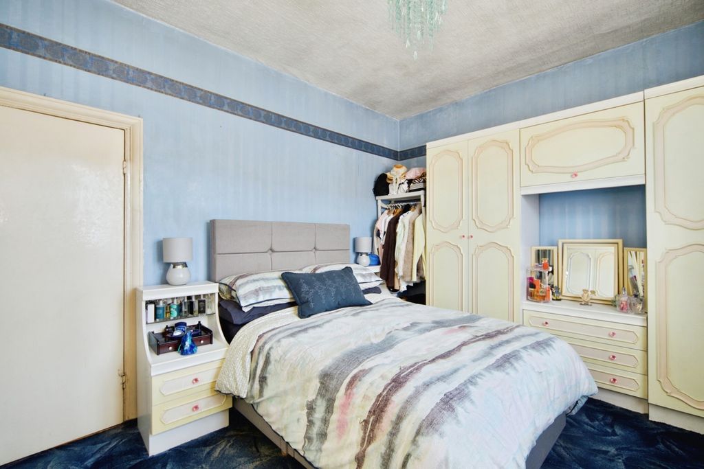 Property photo 2 of 16 Pbox-Img.Jpg