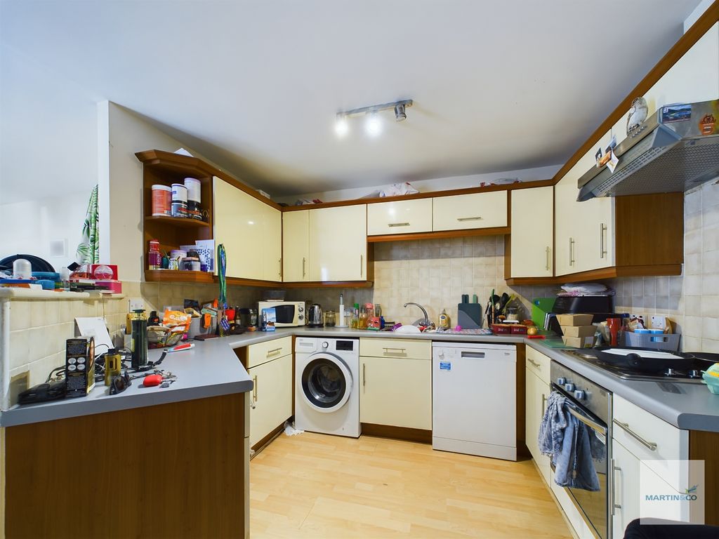 Property photo 3 of 8 Cam03394G0-Pr0139-Still007